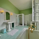 Manoir De Xixeme Siecle - Avec Piscine Et Grand Parc *