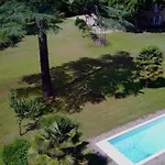 Manoir De Xixeme Siecle - Avec Piscine Et Grand Parc